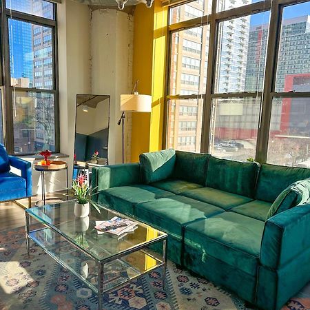 Bright 2Br Luxury Corner Suite With Optional Parking Sleeps 6 Guests Near Mccormick Place And Soldier Field シカゴ エクステリア 写真