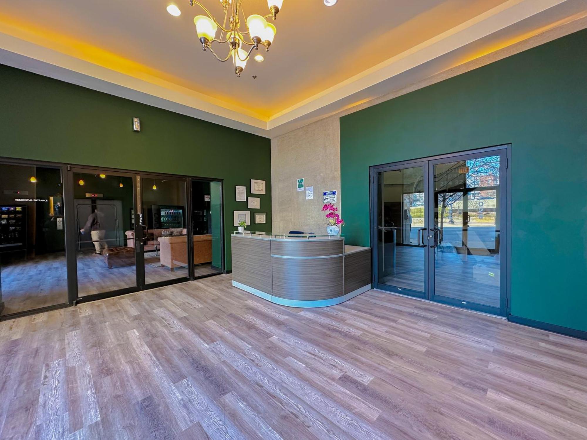 Bright 2Br Luxury Corner Suite With Optional Parking Sleeps 6 Guests Near Mccormick Place And Soldier Field シカゴ エクステリア 写真