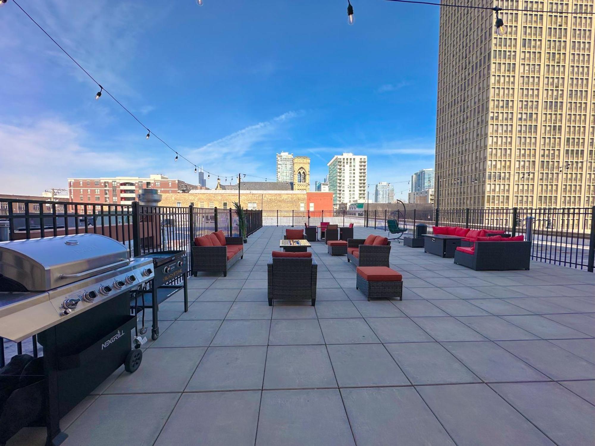 Bright 2Br Luxury Corner Suite With Optional Parking Sleeps 6 Guests Near Mccormick Place And Soldier Field シカゴ エクステリア 写真