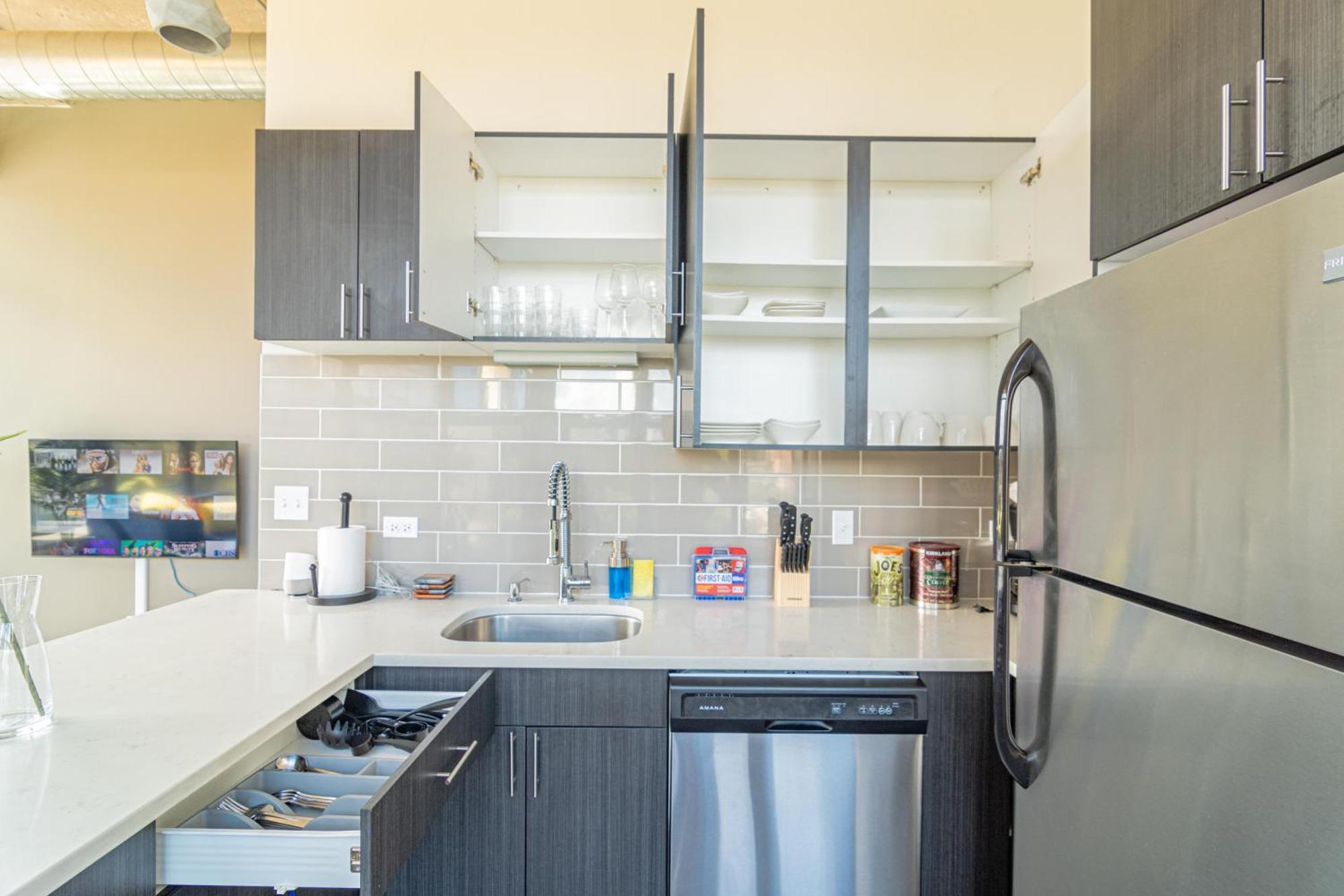 Bright 2Br Luxury Corner Suite With Optional Parking Sleeps 6 Guests Near Mccormick Place And Soldier Field シカゴ エクステリア 写真