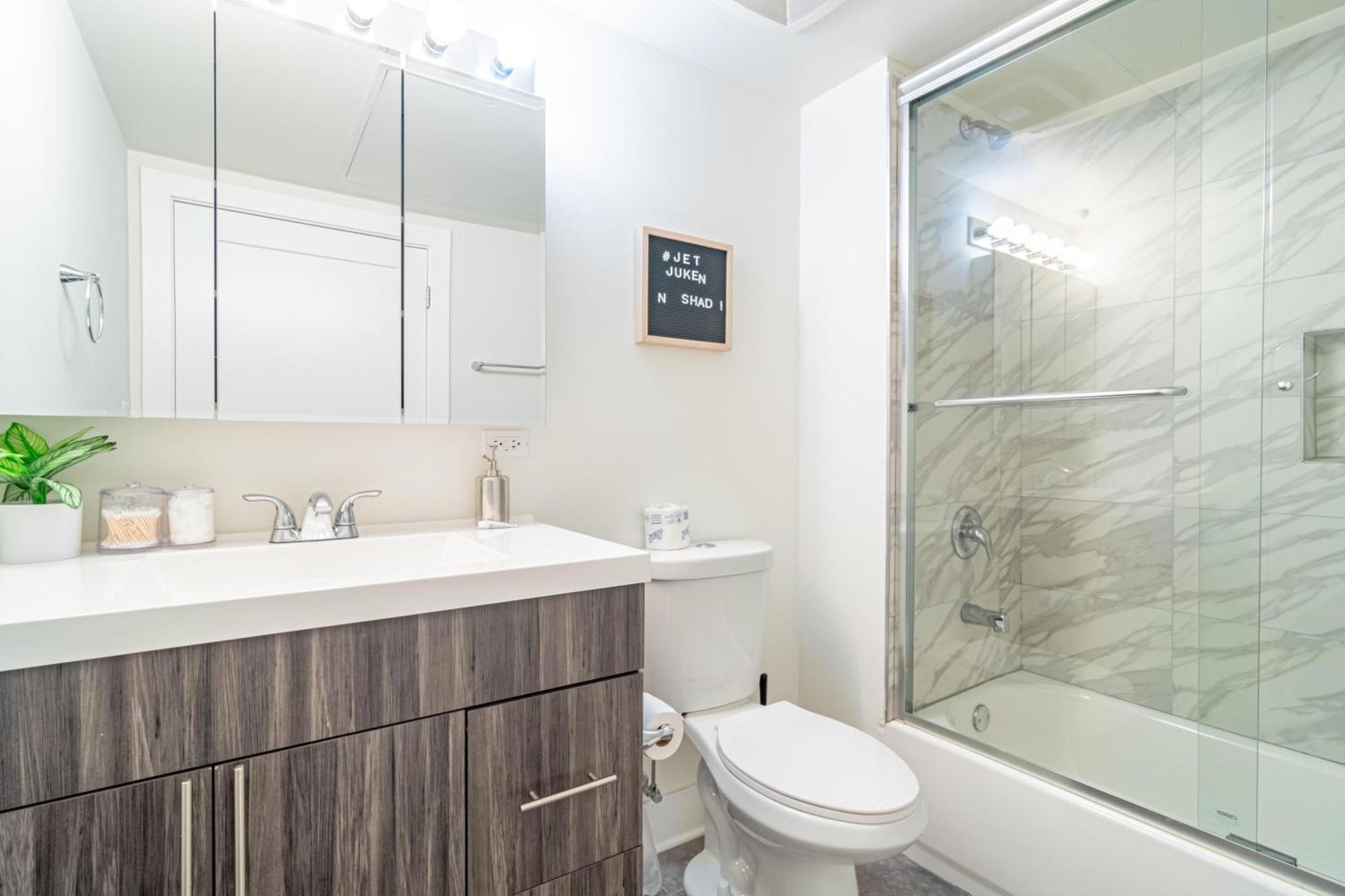 Bright 2Br Luxury Corner Suite With Optional Parking Sleeps 6 Guests Near Mccormick Place And Soldier Field シカゴ エクステリア 写真