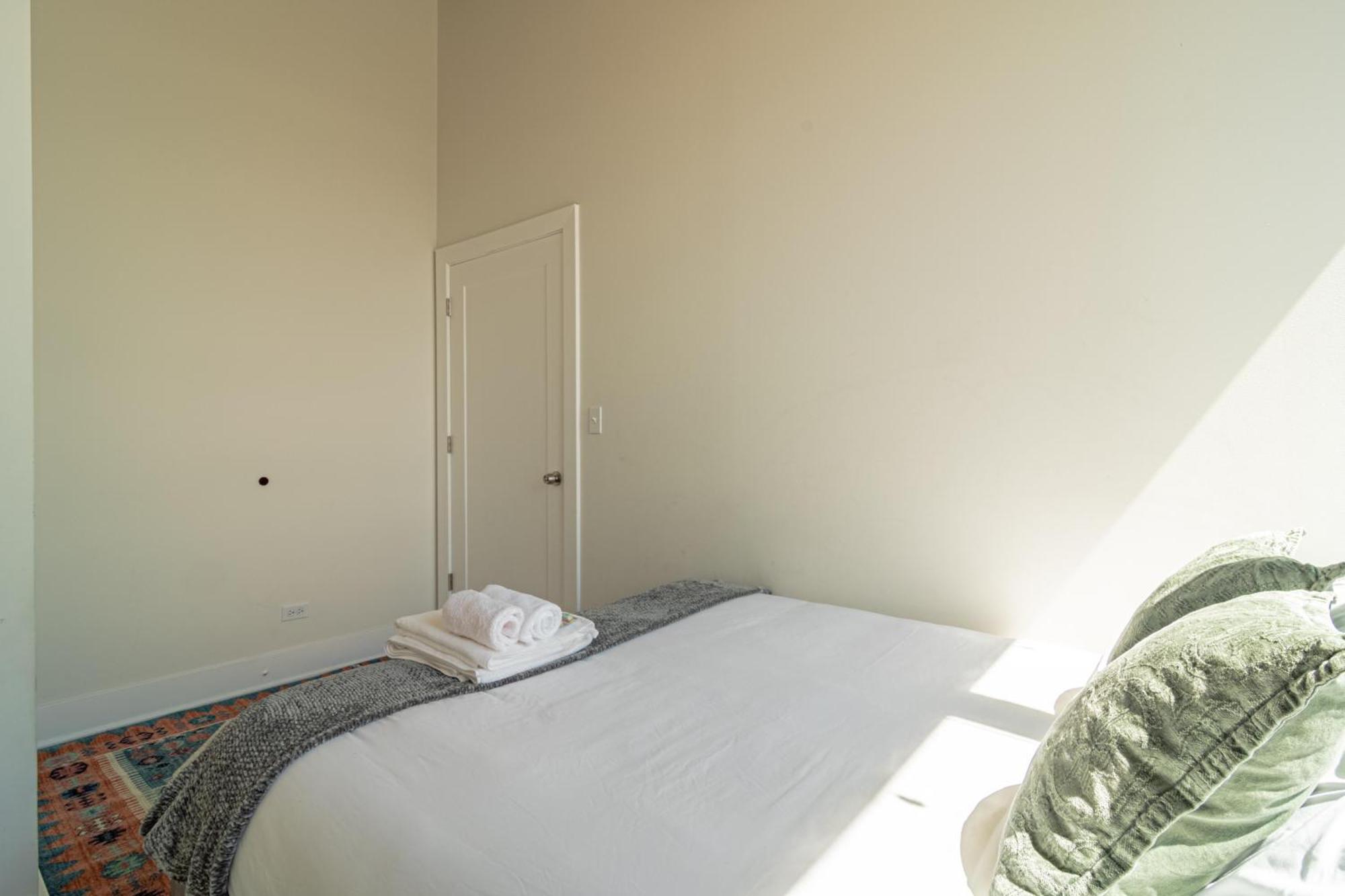 Bright 2Br Luxury Corner Suite With Optional Parking Sleeps 6 Guests Near Mccormick Place And Soldier Field シカゴ エクステリア 写真