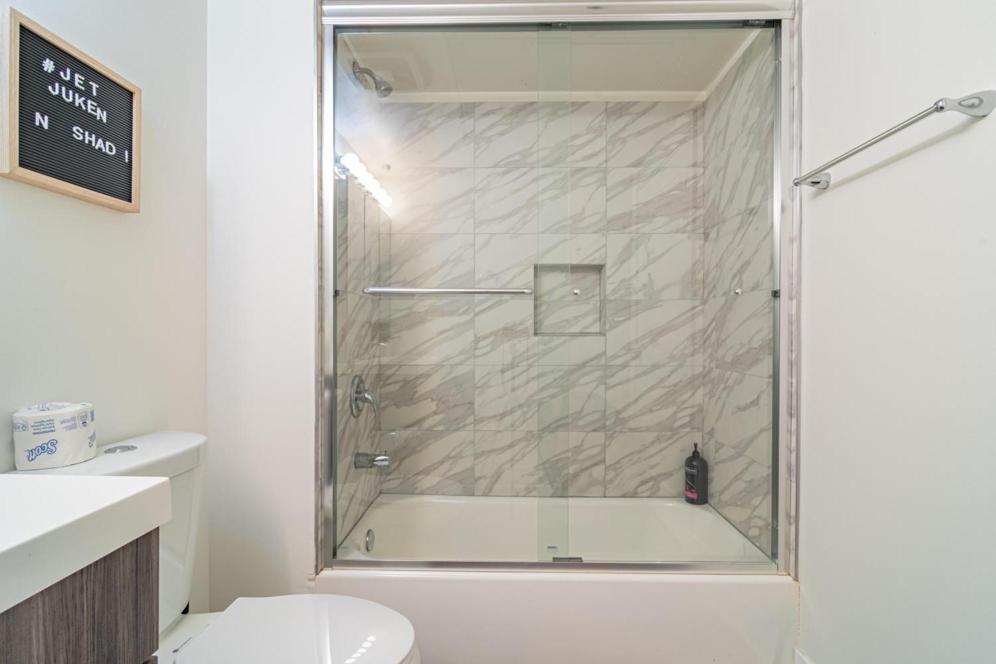 Bright 2Br Luxury Corner Suite With Optional Parking Sleeps 6 Guests Near Mccormick Place And Soldier Field シカゴ エクステリア 写真