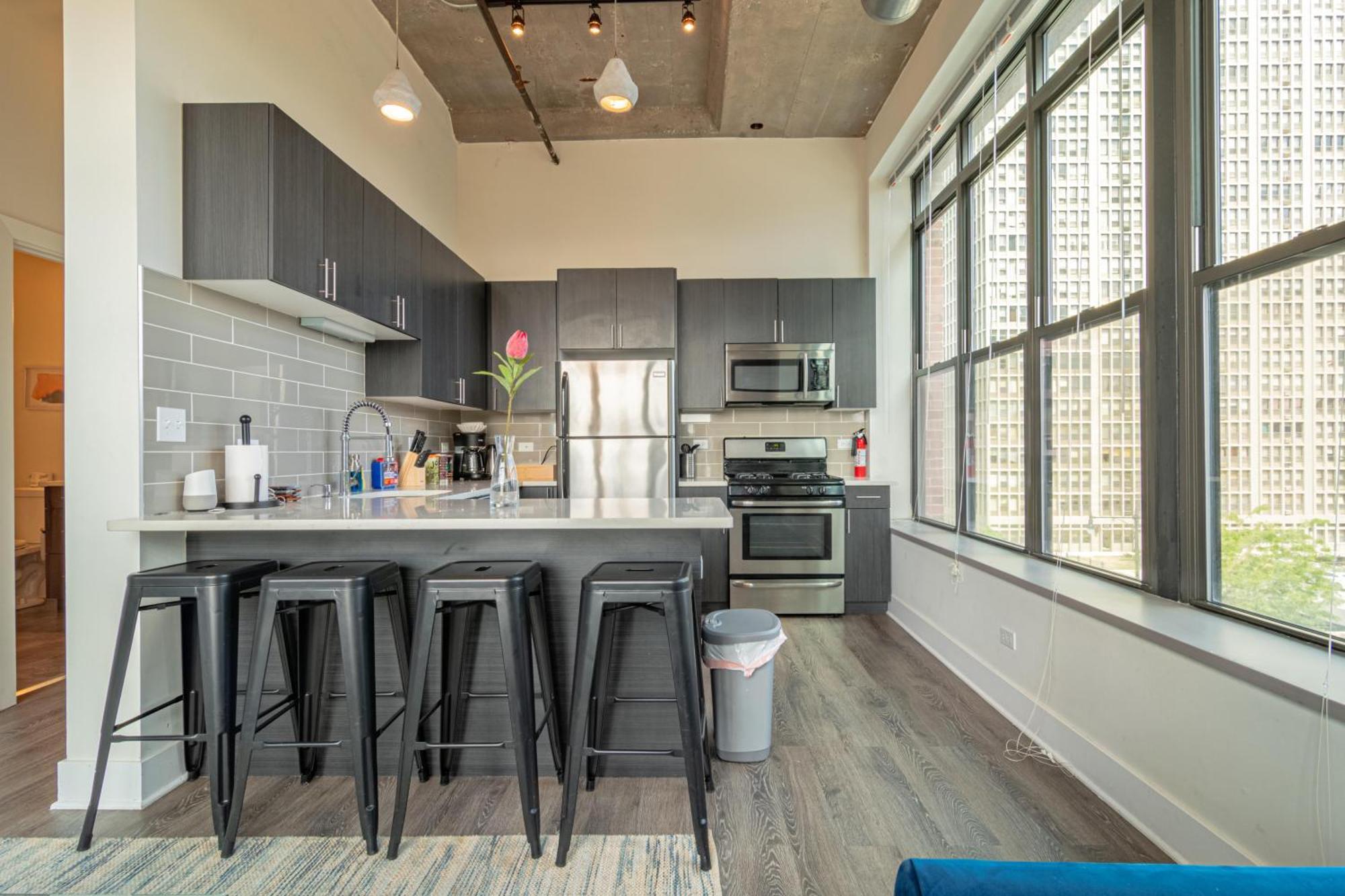 Bright 2Br Luxury Corner Suite With Optional Parking Sleeps 6 Guests Near Mccormick Place And Soldier Field シカゴ エクステリア 写真