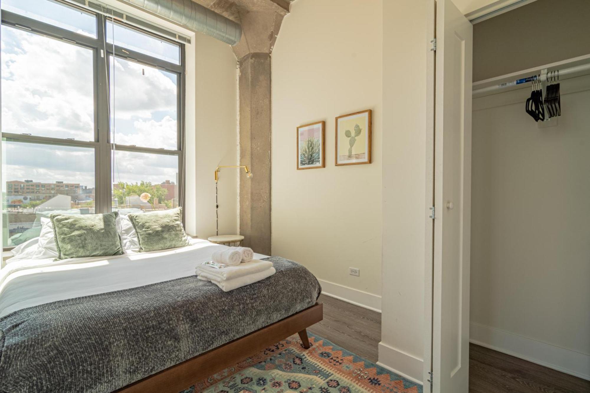 Bright 2Br Luxury Corner Suite With Optional Parking Sleeps 6 Guests Near Mccormick Place And Soldier Field シカゴ エクステリア 写真
