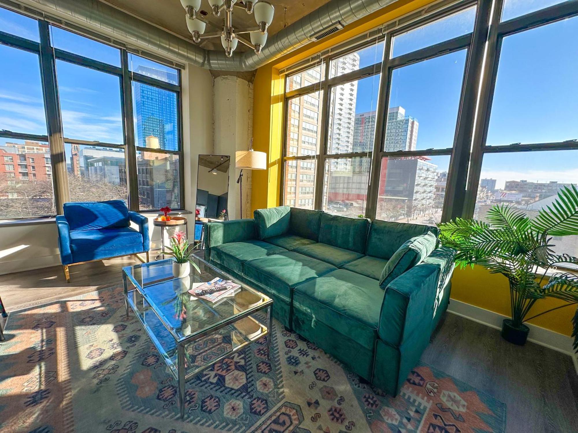Bright 2Br Luxury Corner Suite With Optional Parking Sleeps 6 Guests Near Mccormick Place And Soldier Field シカゴ エクステリア 写真