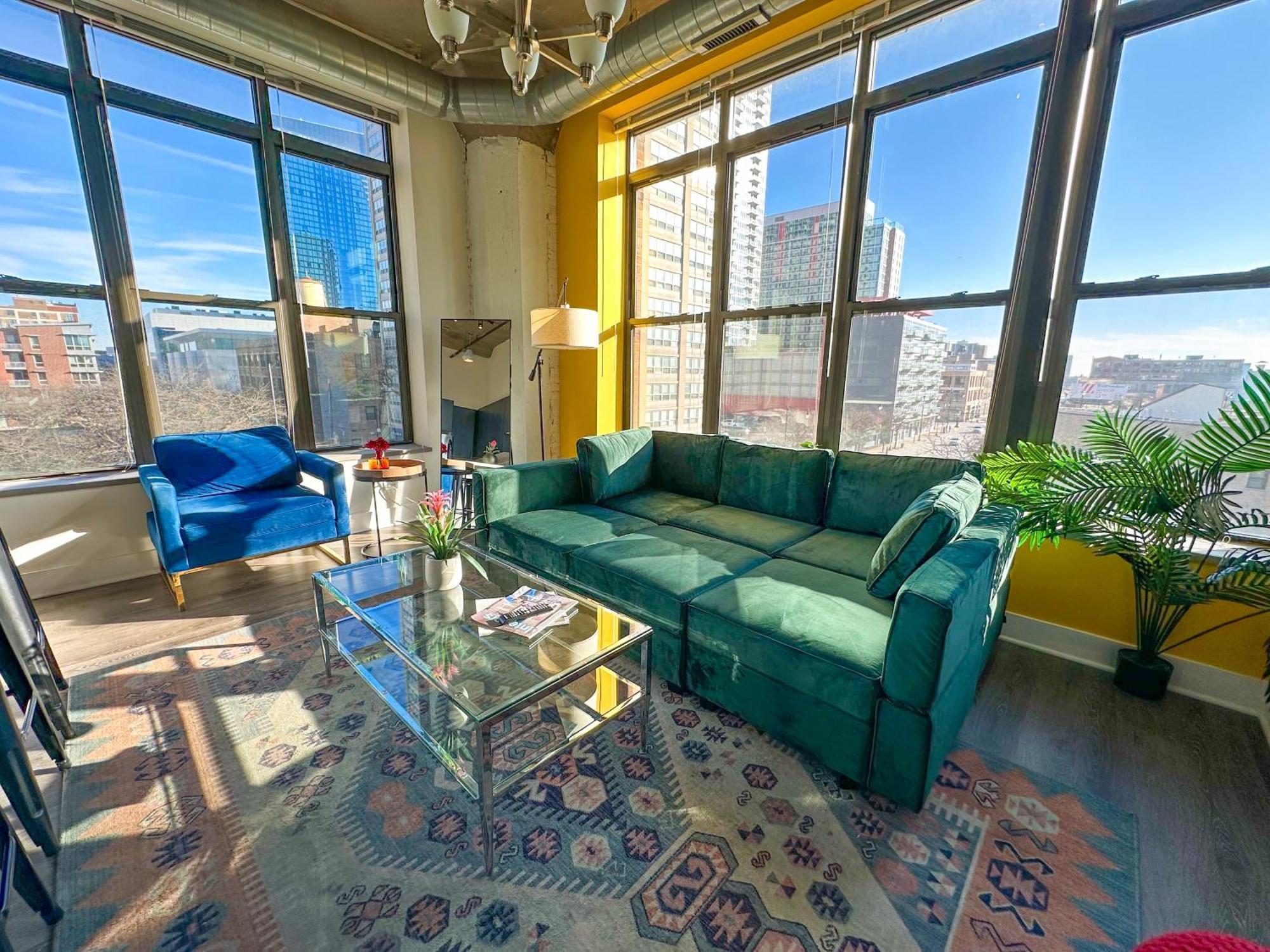 Bright 2Br Luxury Corner Suite With Optional Parking Sleeps 6 Guests Near Mccormick Place And Soldier Field シカゴ エクステリア 写真